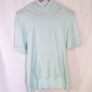 Te Verde Athletic short sleeve hoodie with pouch